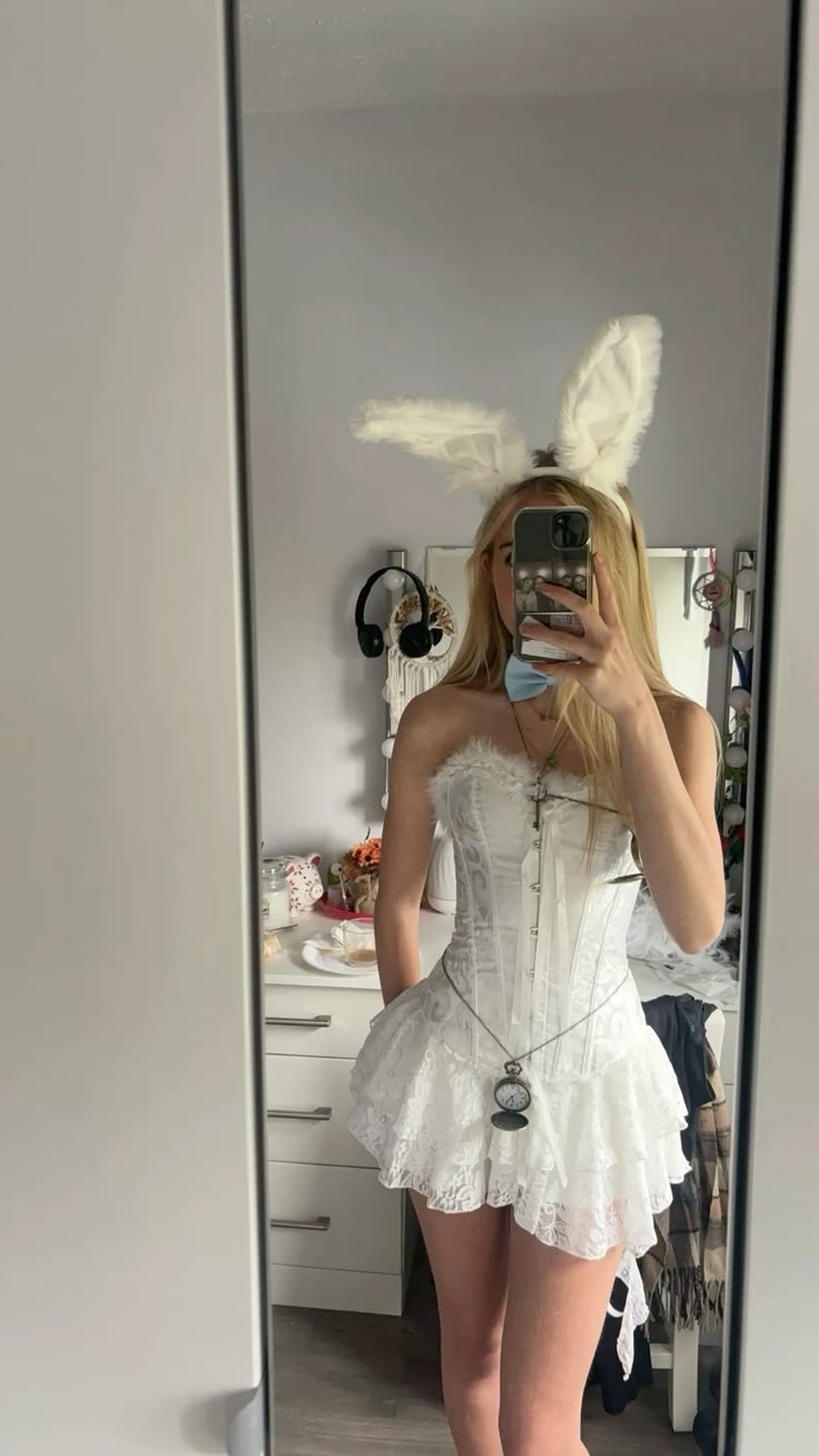 Sweet White Strapless Feather Embellished Lace Mini 16th Birthday Homecoming Dress