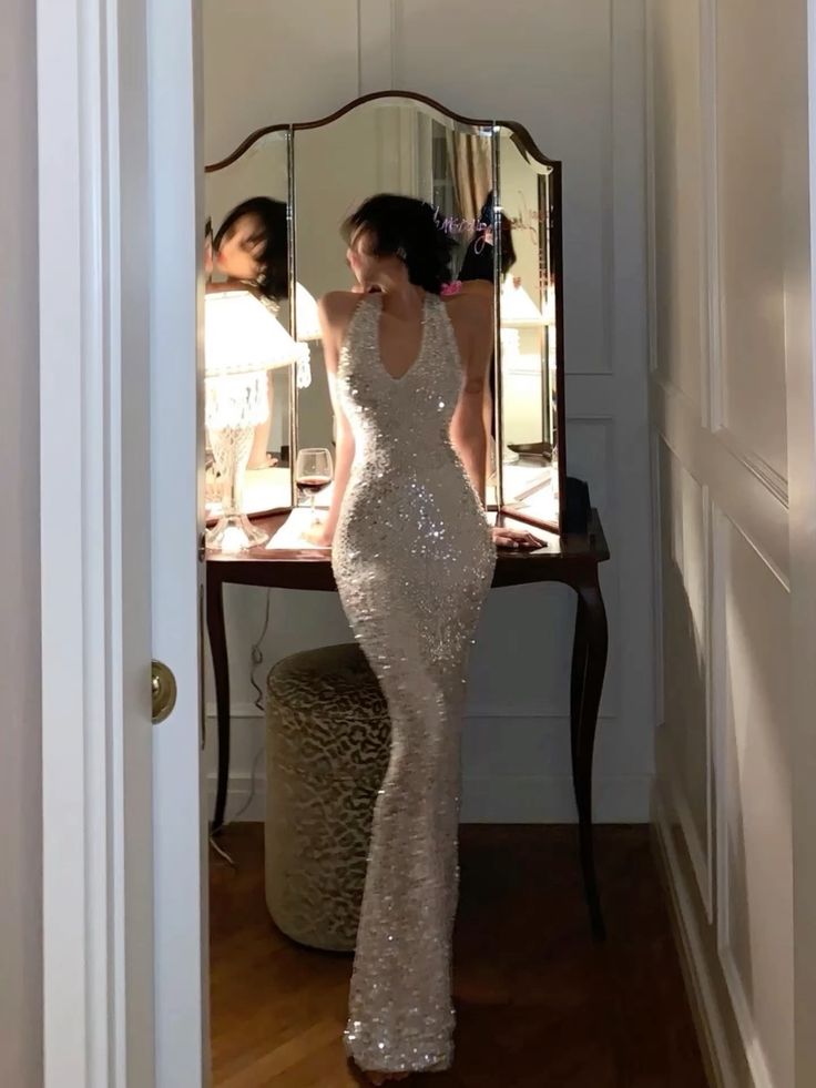 Elegant Champagne Mermaid Halter Neck Deep V Sequined Long Prom Dress Evening Dress