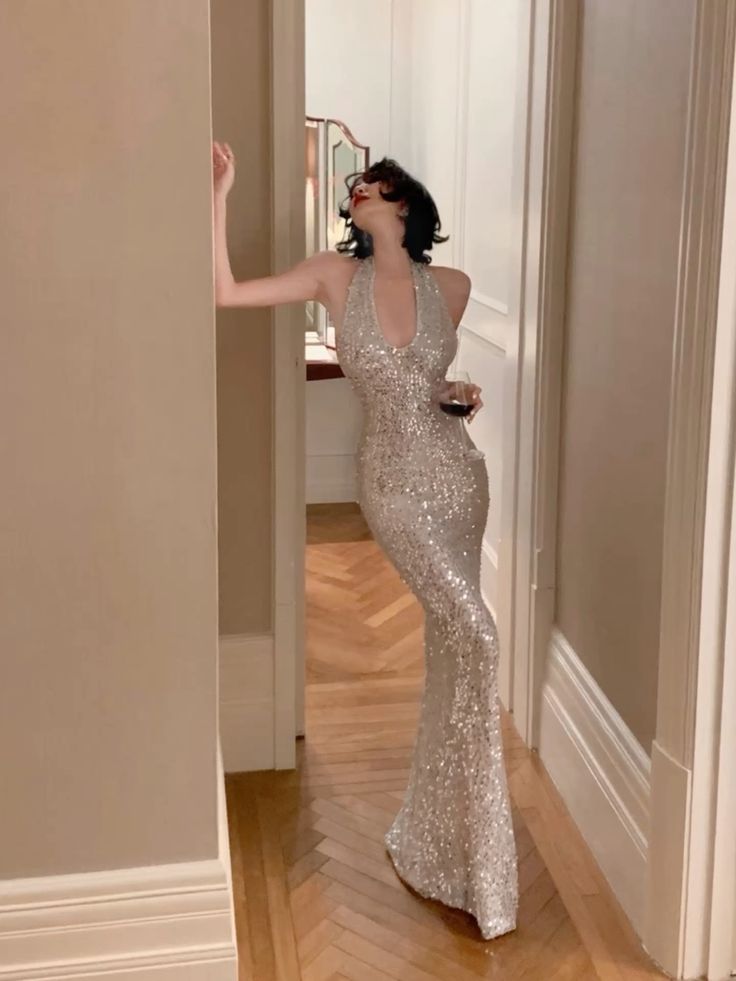 Elegant Champagne Mermaid Halter Neck Deep V Sequined Long Prom Dress Evening Dress