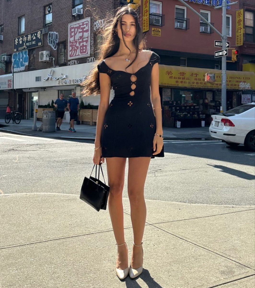 Elegant Black Small Flying Sleeve Hollow Slim Birthday Party Homecoming Dress