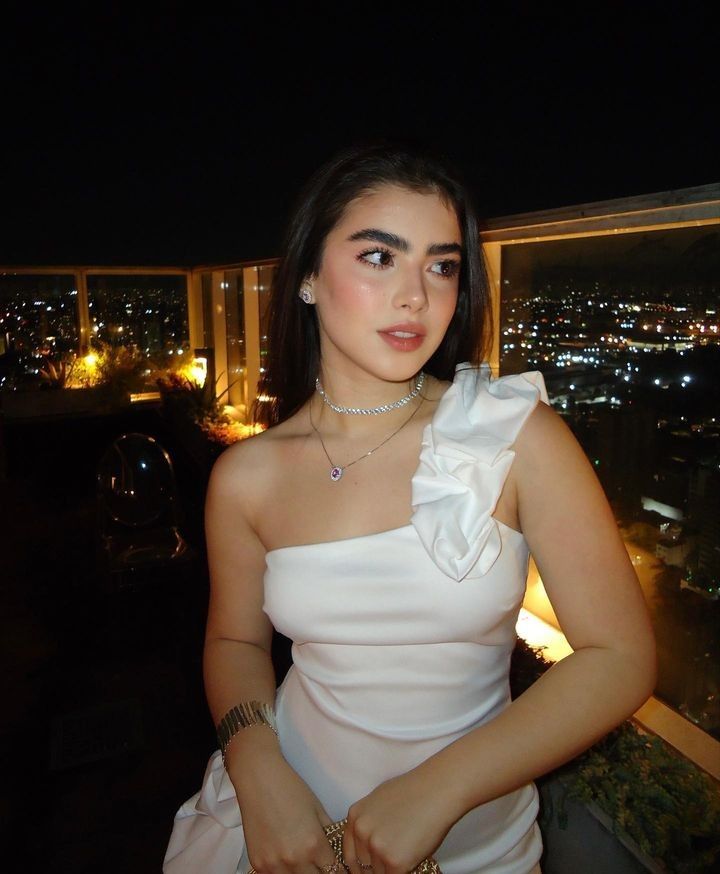 Elegant White One-shoulder Collar Ruffled Slim Fit Bud Satin Birthday Party Homecoming Dress