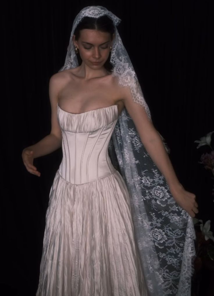 Vintage Elegant Off-White Strapless Boned Satin Long Wedding Dress