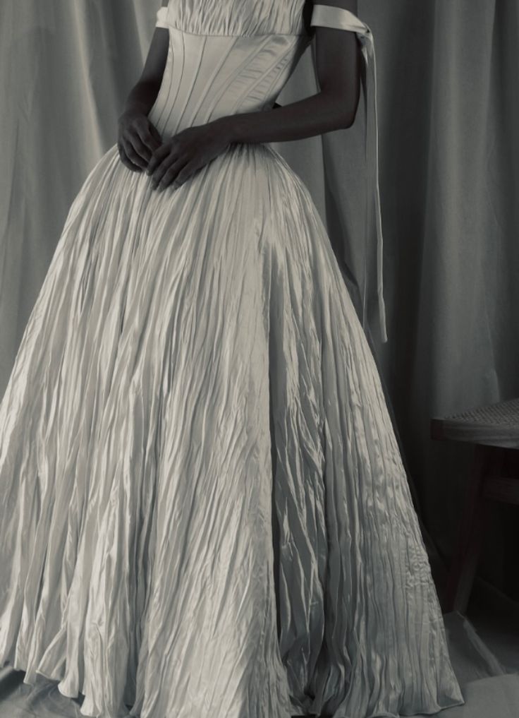 Vintage Elegant Off-White Strapless Boned Satin Long Wedding Dress
