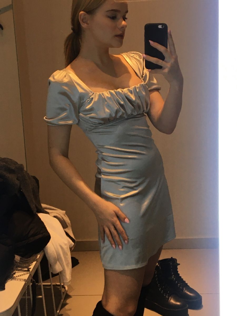 Elegant Silver-gray Puff Short-sleeved Pleated Slim-fit Satin Birthday Party Homecoming Dress
