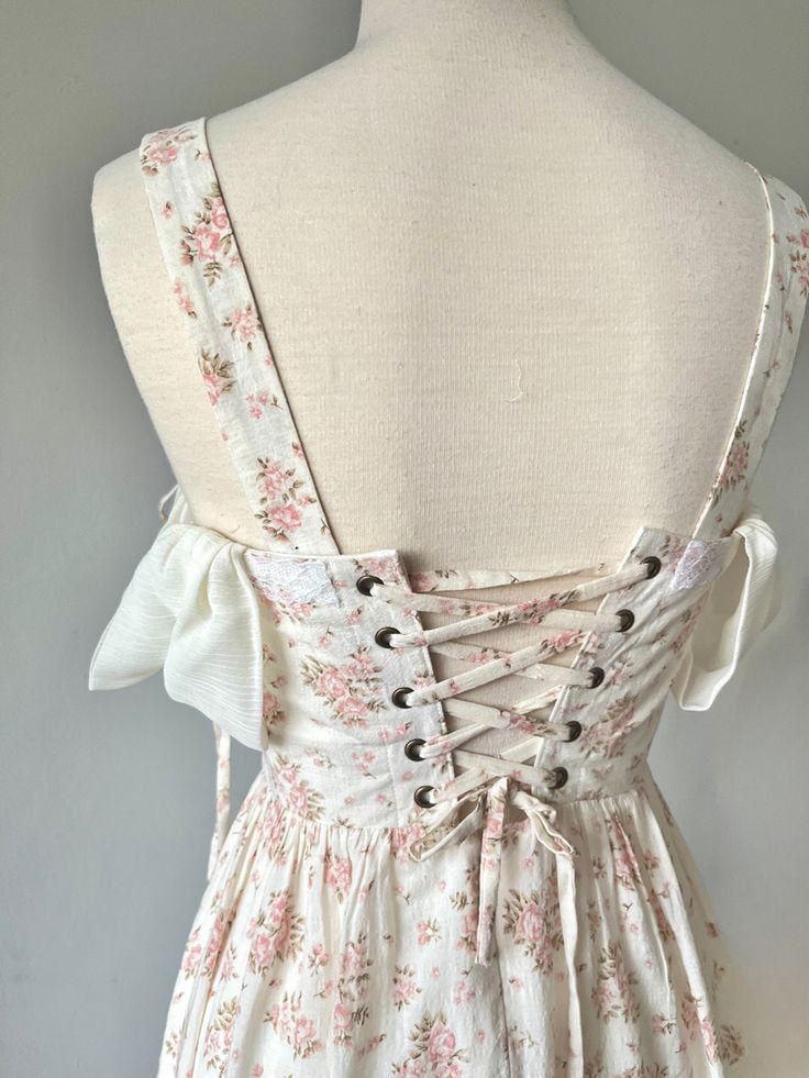 Retro Off-white Base With Pink Small Flowers Square Neckline Bow Shoulder Strap Waist A-line 16th Birthday Homecoming Dress