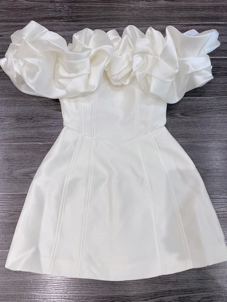 Elegant White One-shoulder Ruffled Slim-fit Satin 17th Birthday Homecoming Dress