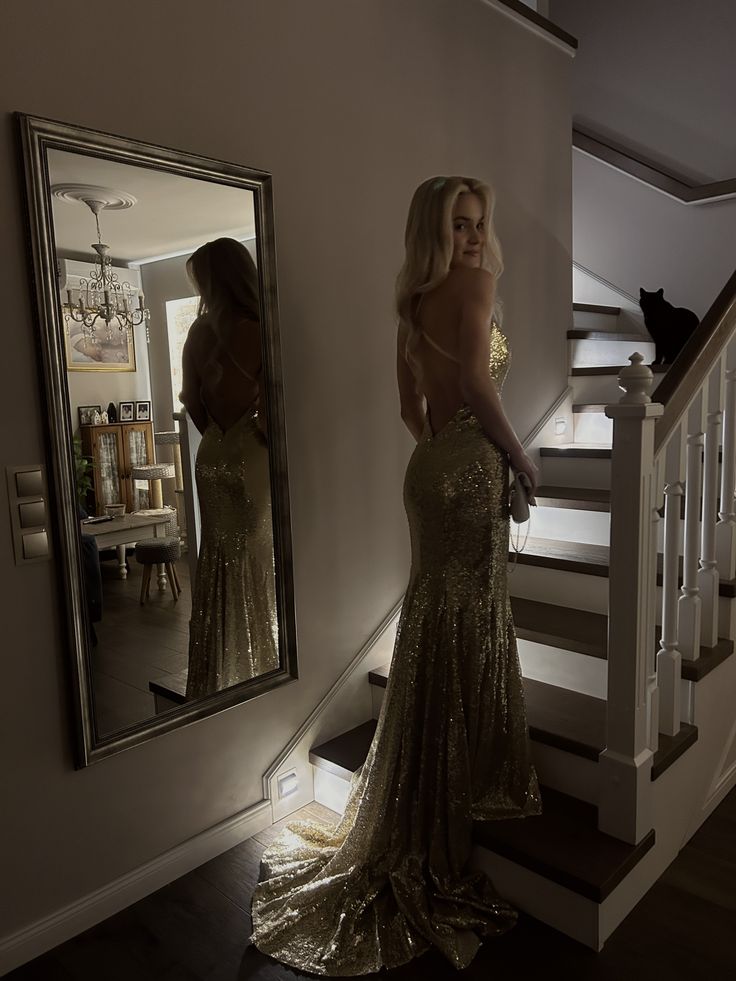 Gorgeous Gold Spaghetti Strap V-Neck Backless Lace-up Mermaid Sequin Train Prom Dress Evening Dress