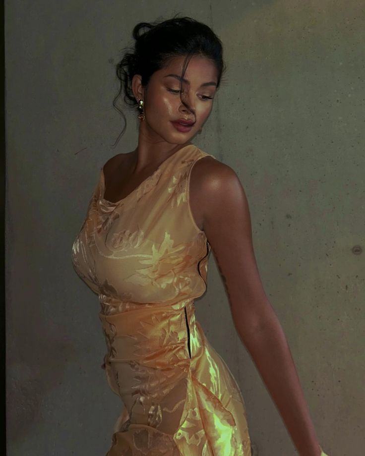 Retro Elegant Gold Off-shoulder Collar Jacquard Pattern Satin Birthday Dress Homecoming Dress