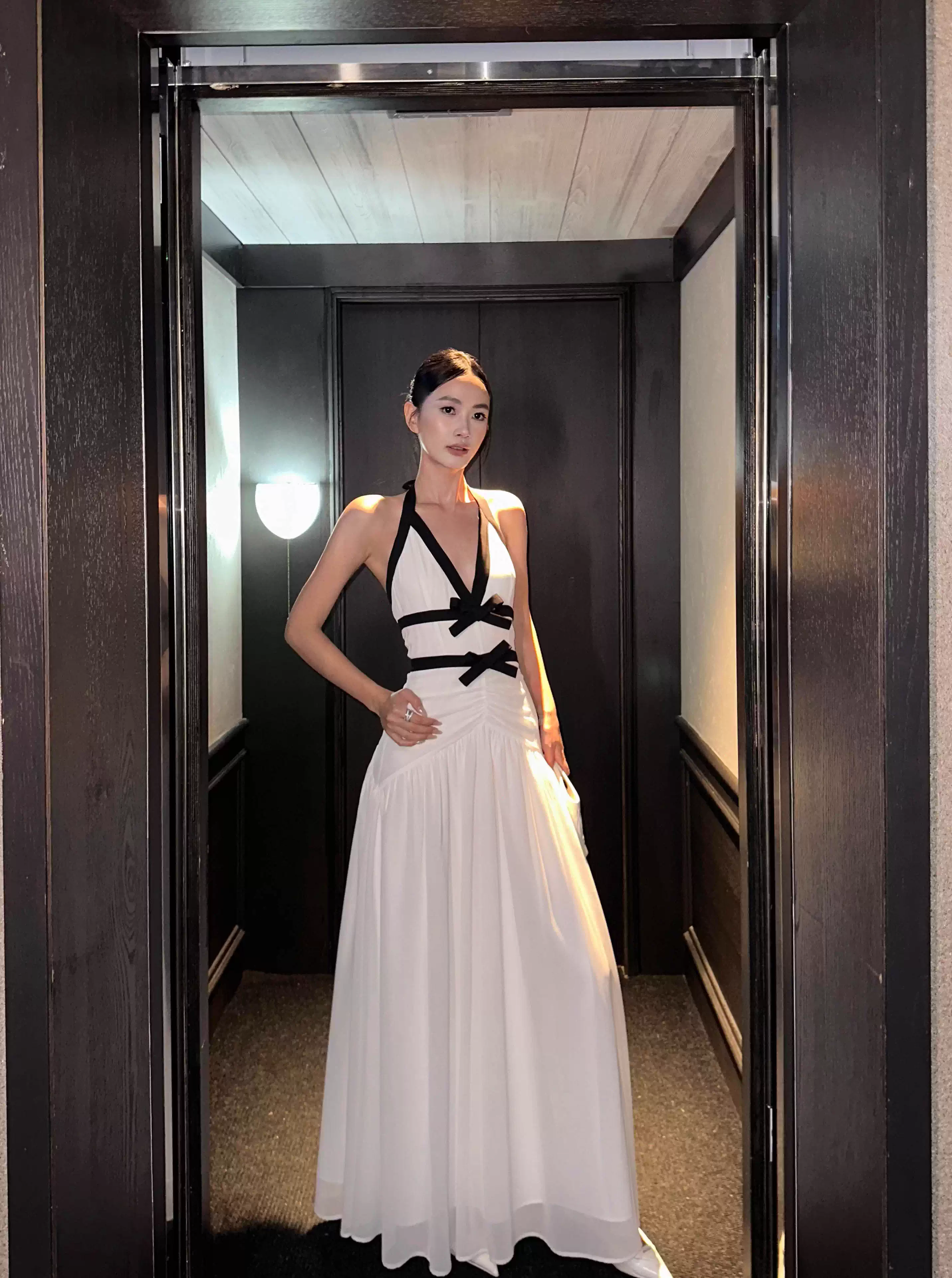Sexy Halter V Neck Off White Chiffon Mermaid Long Wedding Guest Dress Backless Evening Dress With Bow