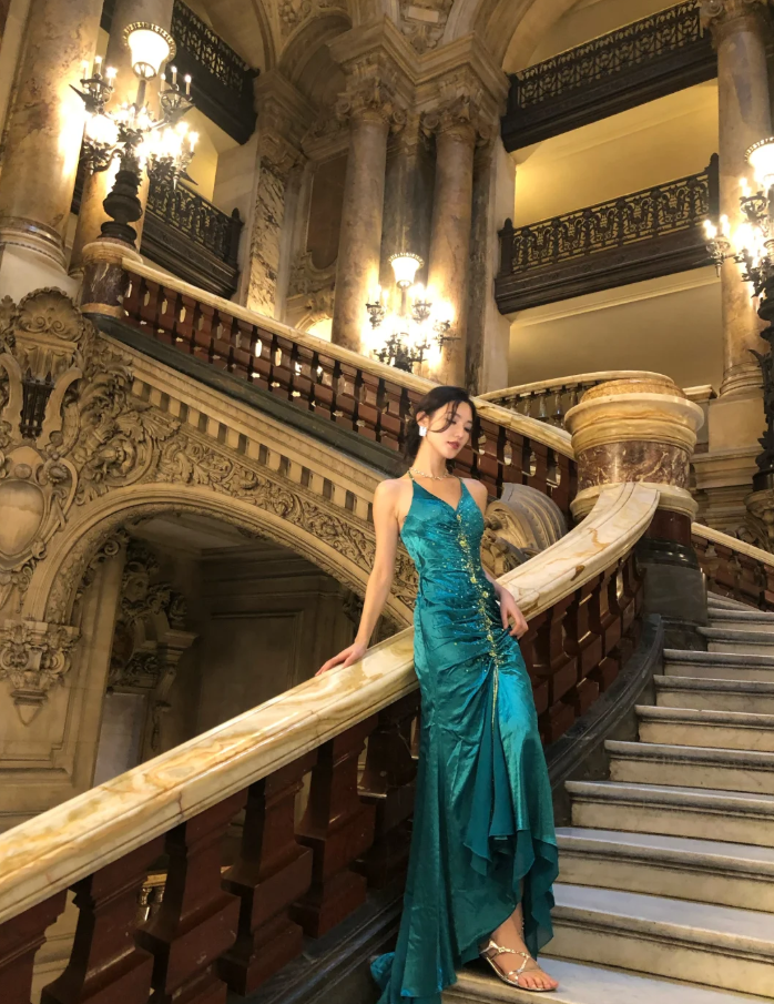 Vintage Emerald Green Halter V Neck Satin Beaded Appliques Mermaid Long Wedding Guest Dress Formal party Dress Birthday Prom Dress