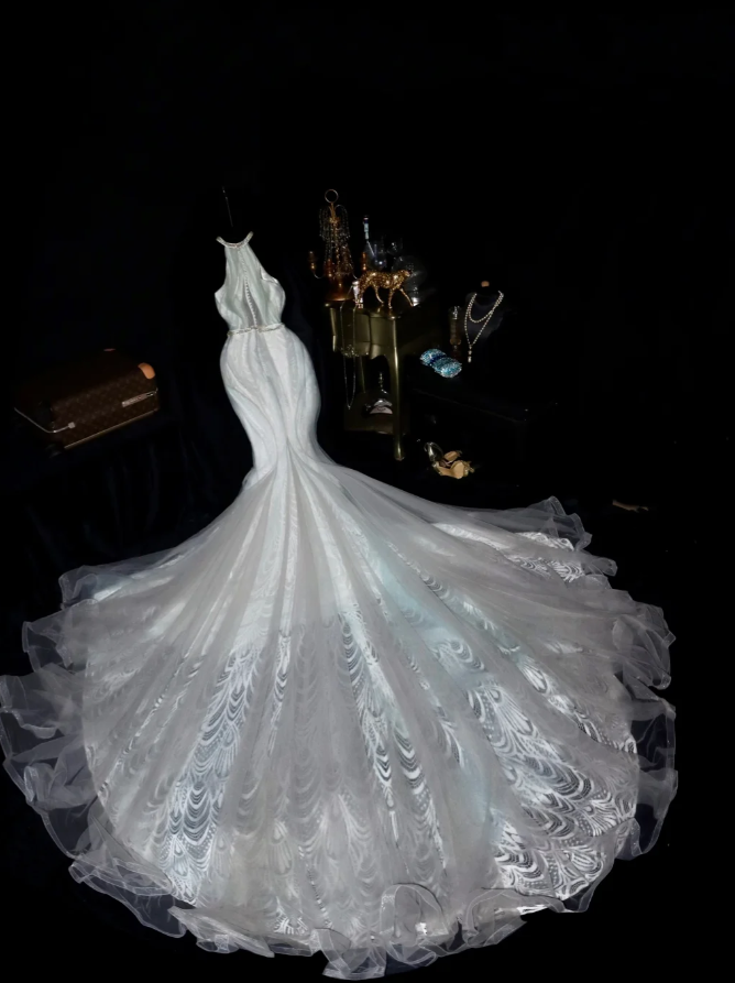 Pretty Sleeveless White Halter Tulle Mermaid Long Wedding Dress