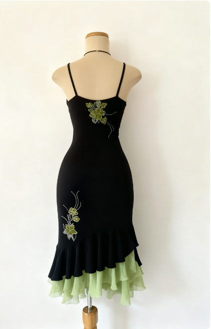Vintage Black Halter Neck Embroidered Velvet Ruffle Prom Dress Evening Dress
