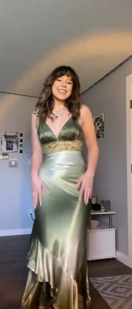 Green Vintage Satin Prom Dress V Neck Evening Dress 21st Birthday Outfit