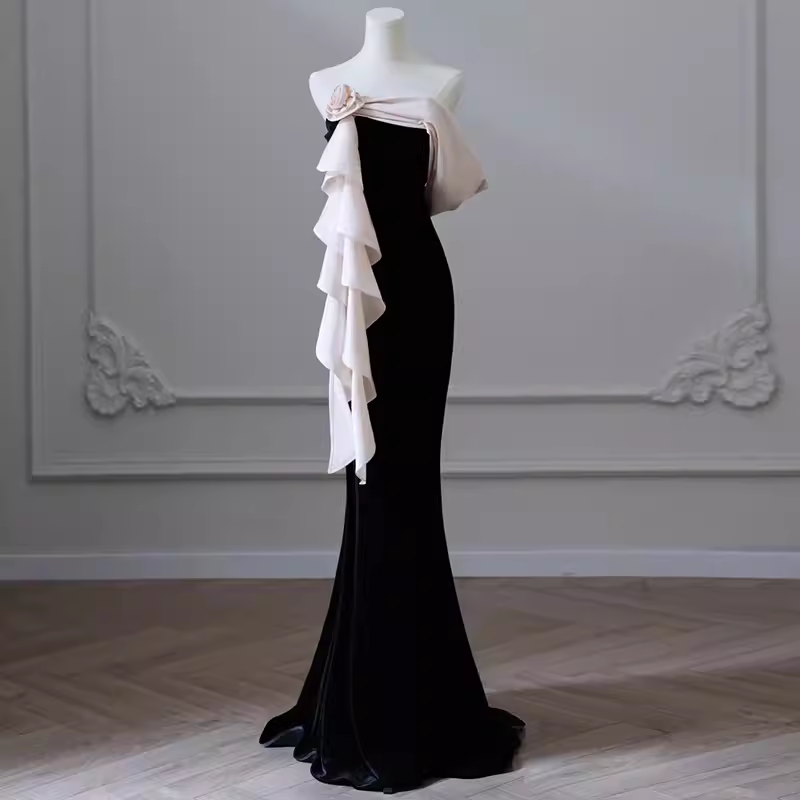 Simple Mermaid Strapless Velvet Black Long Prom Dress