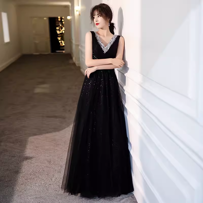 Lovely A line V Neckline Black Tulle Long Prom Dress