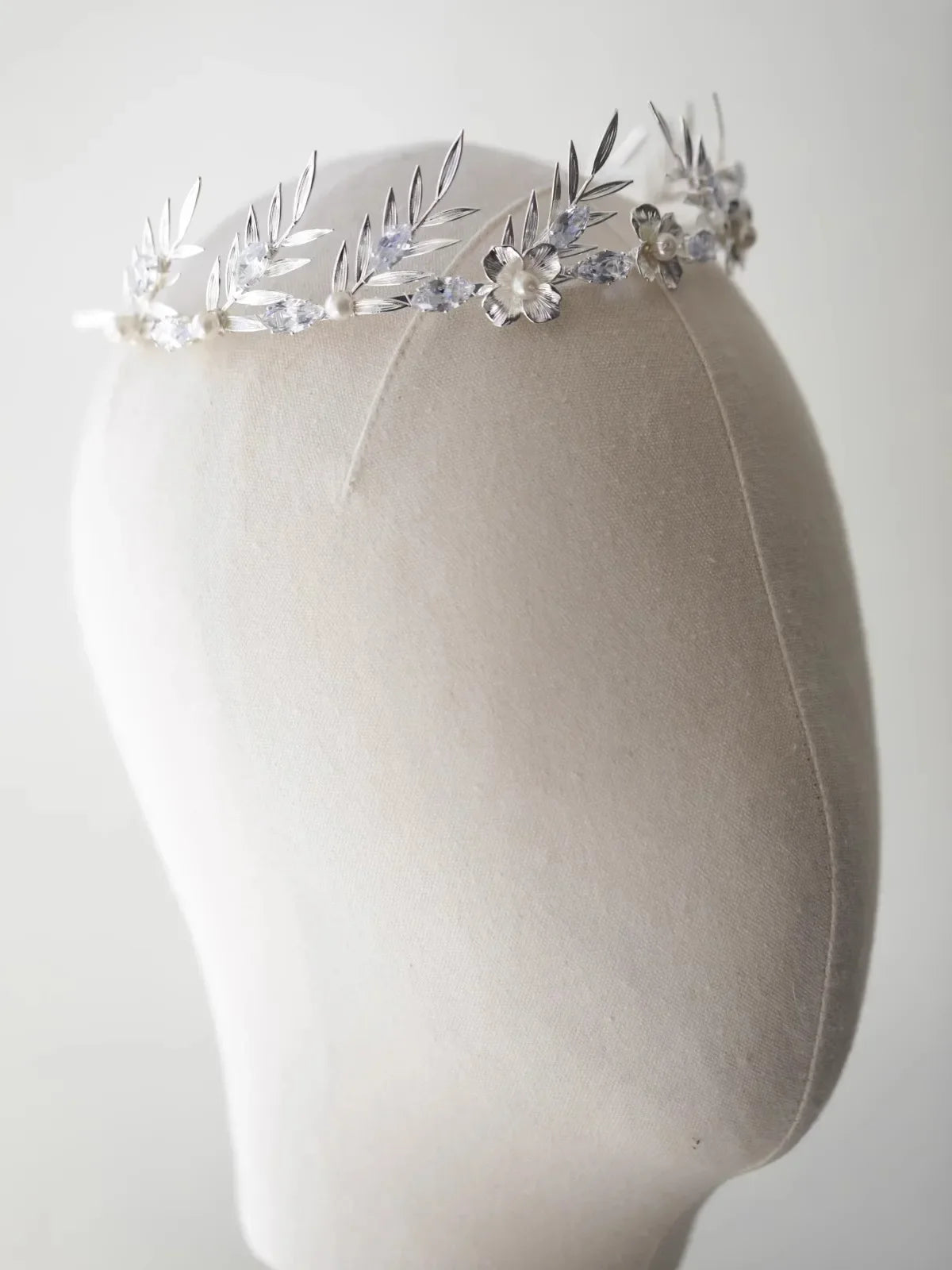 Bridal Hair Jewelry Pearl Crystal Tiara Headband Leaf Flower Headpiece For Brides Silver Color Headdress Wedding Accessories