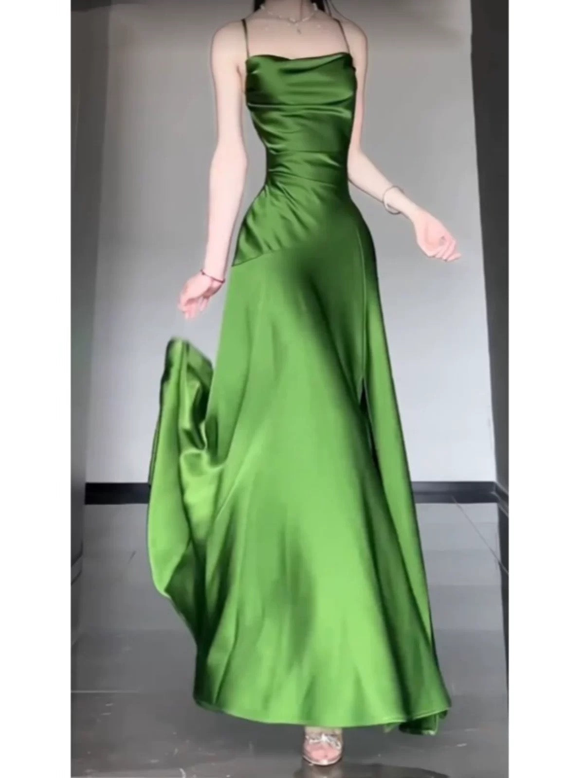 Sexy Sheath Spaghetti Straps Green Satin Beach Dress Women's Vacation Dresses