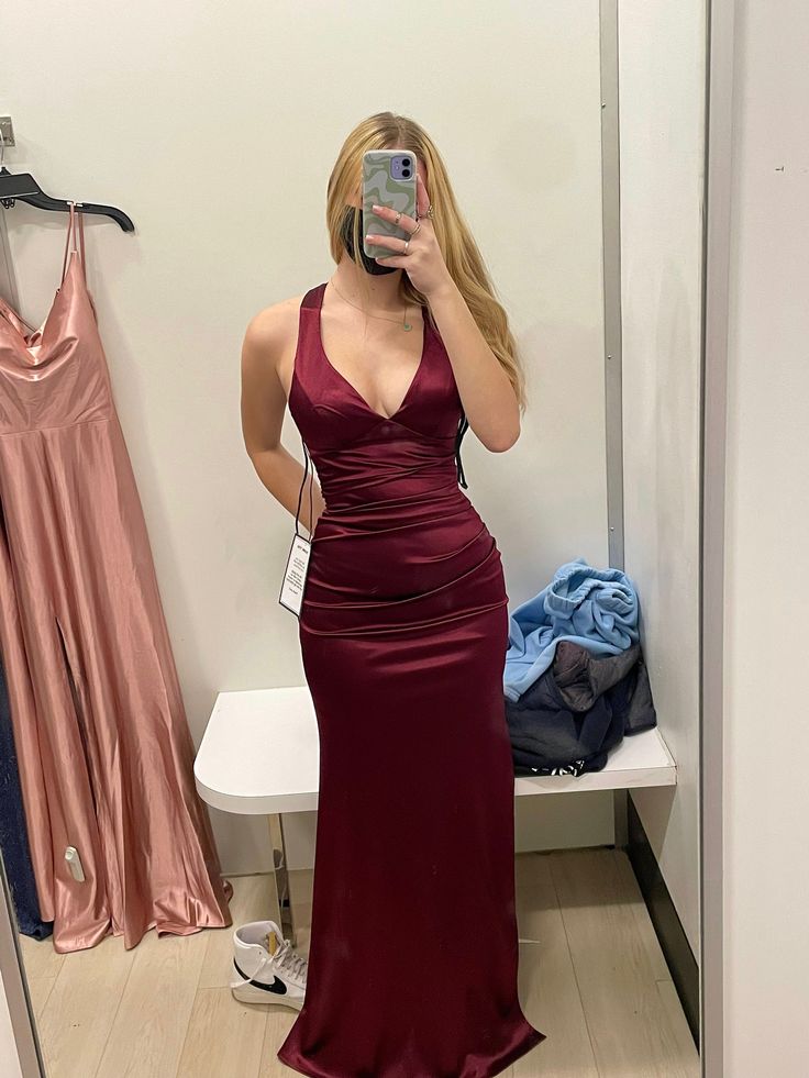 Sexy Sheath Halter V Neckline Burgundy Satin Slit Party Dress Long Prom Dresses
