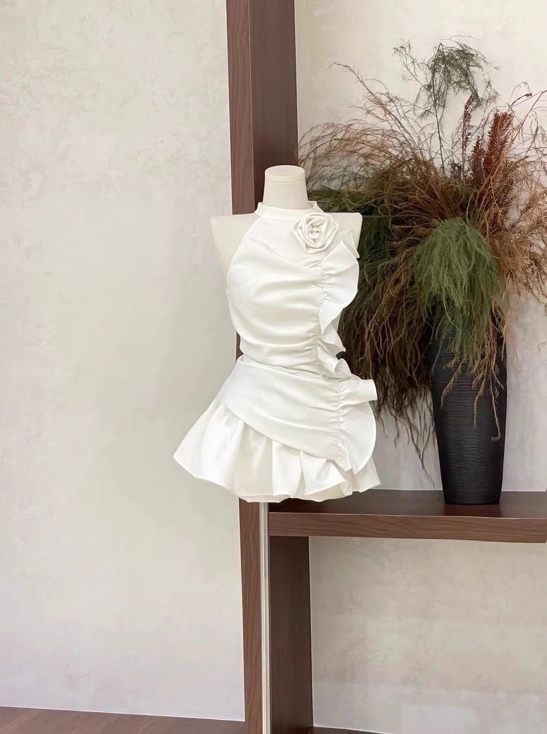 Cute 2 Pieces Halter Ruffled White Women's Short Vacation Dresses