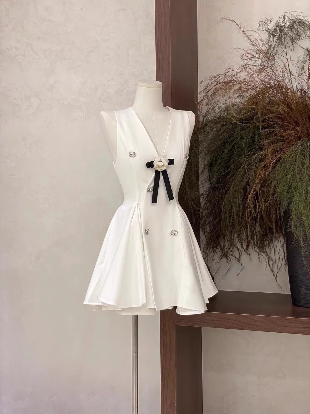 Sexy A Line V Neckline Ruffled White Women's Holiday Dresses
