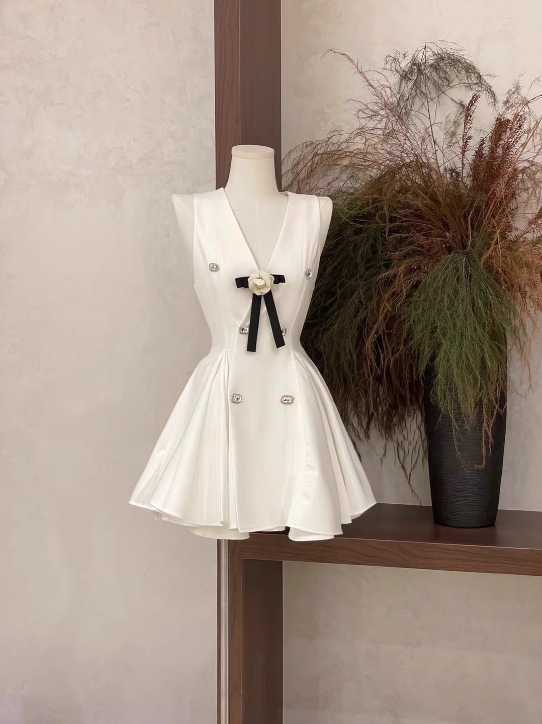Sexy A Line V Neckline Ruffled White Women's Holiday Dresses