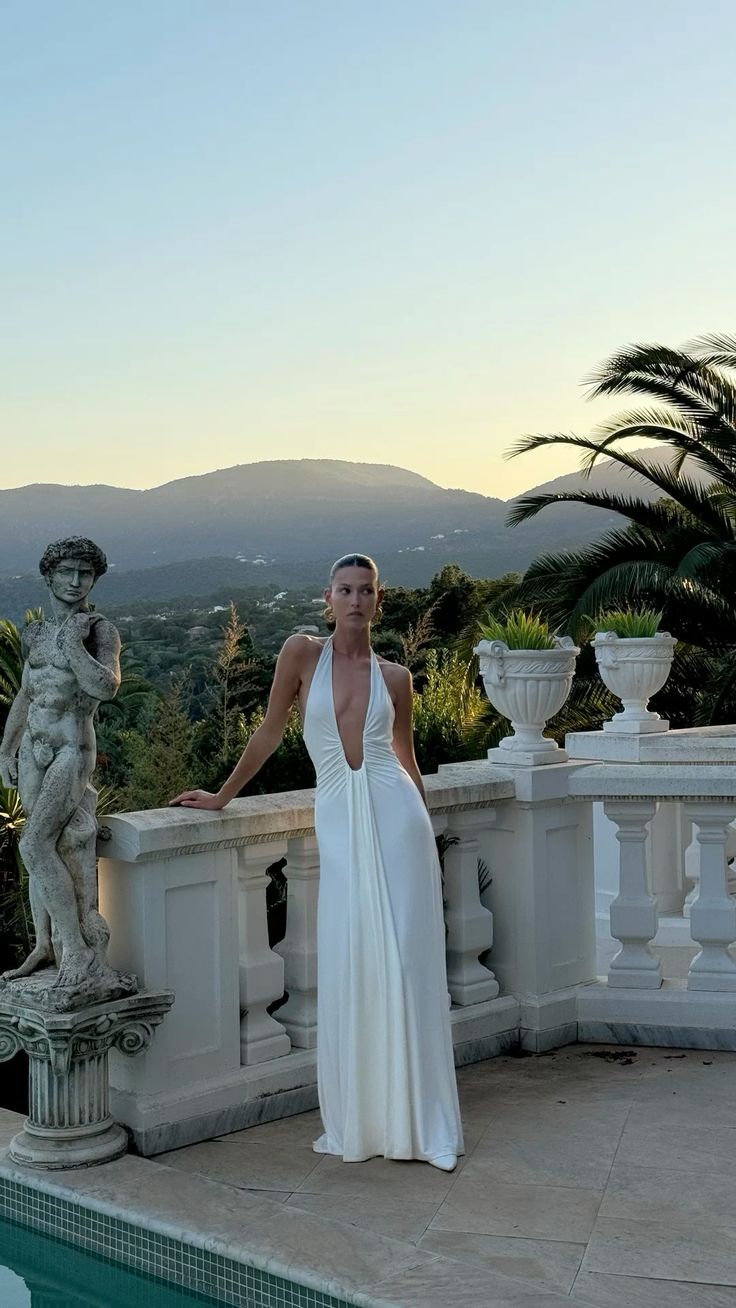 Sexy A line Halter White floor-length prom dresses evening gown