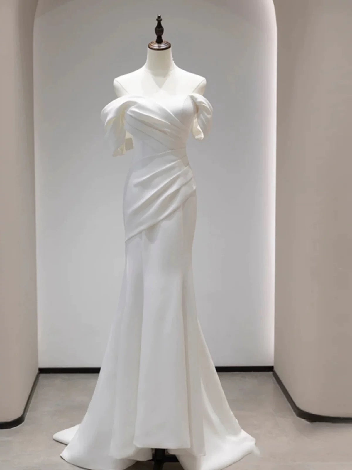 Unique Mermaid Off The Shoulder Pleats Satin Short Sleeves Wedding Dresses Brides Dress