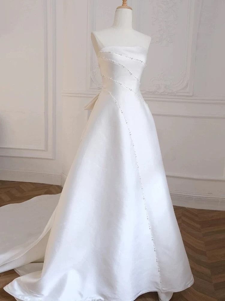 Unique Ball Gown Strapless Sleeveless Long White Satin Wedding Dresses