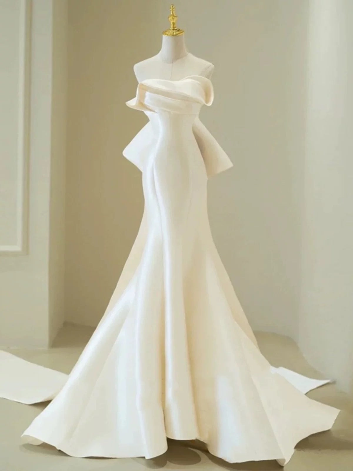 Timeless Mermaid Sweetheart White Satin Wedding Dresses