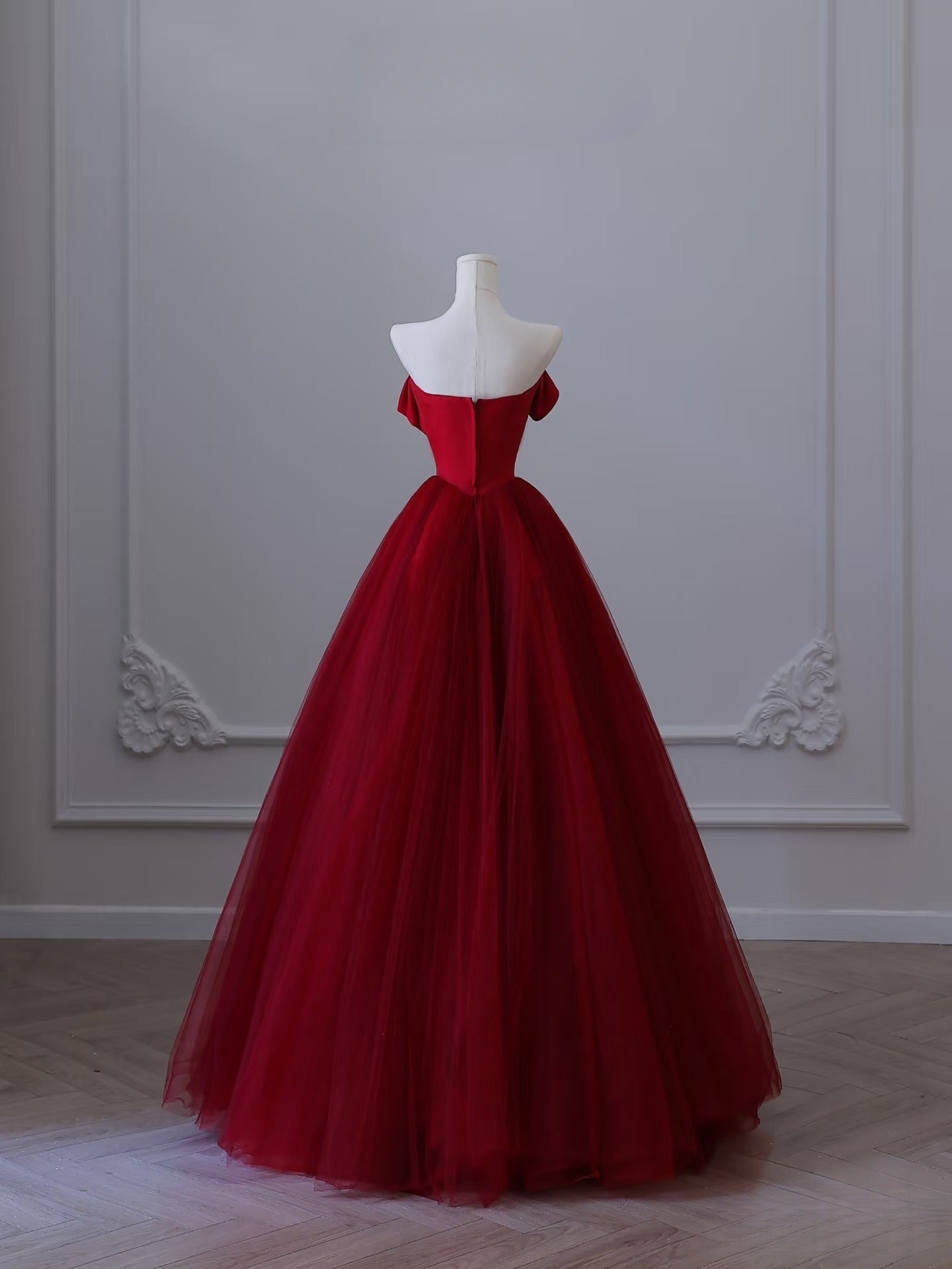 Pretty Ball Gown Strapless Burgundy Tulle Long Prom Dresses Evening Gowns