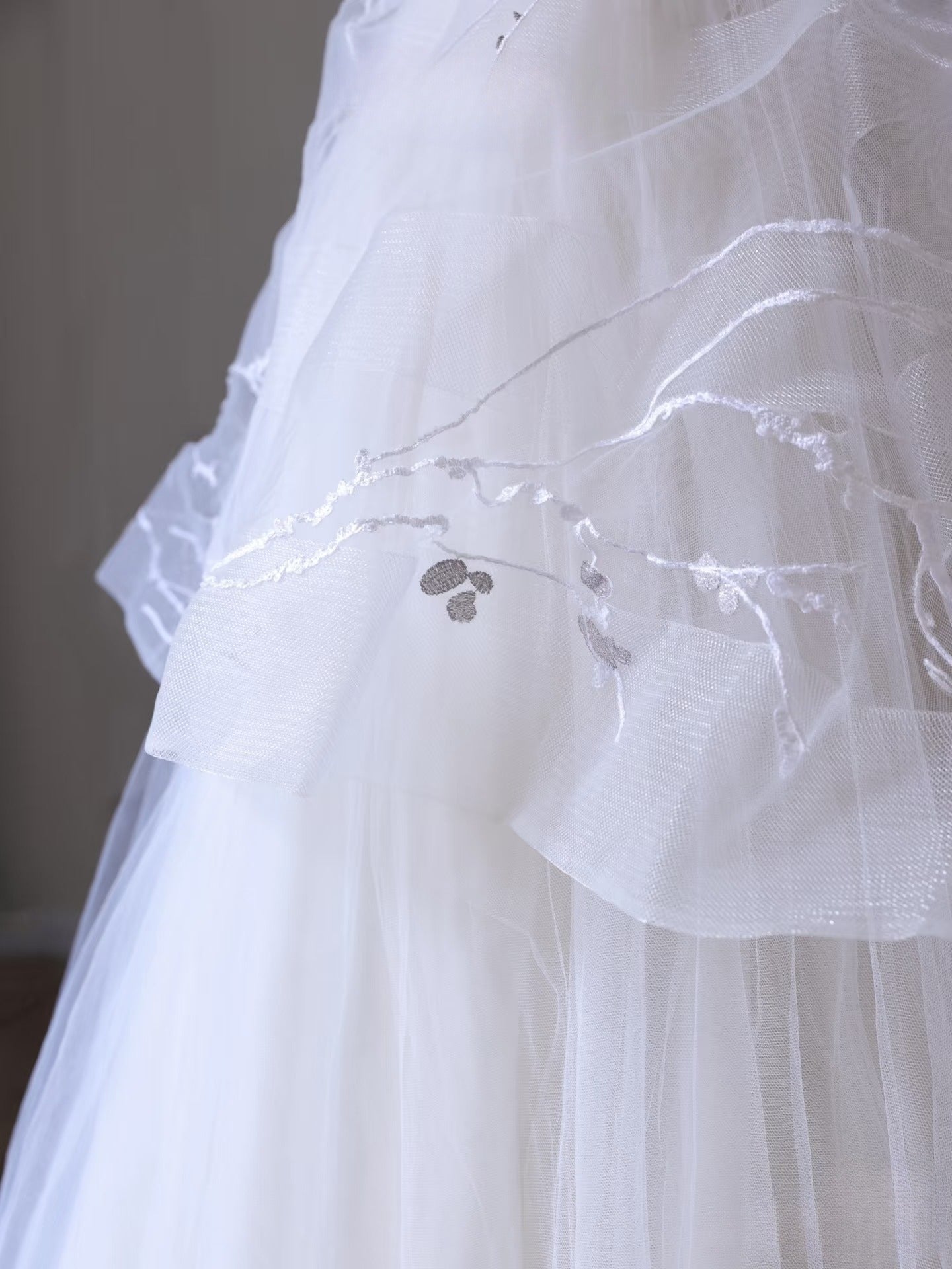 Timeless Ball Gown Strapless Tulle White Wedding Dresses Brides Dress