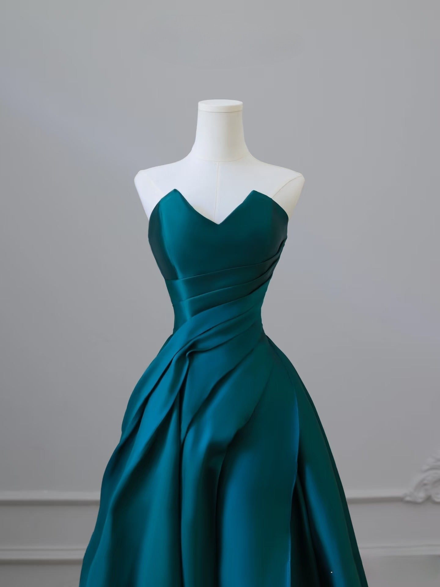 Pretty Ball Gown Sweetheart Satin Ruffles Long Prom Dresses Party Dress