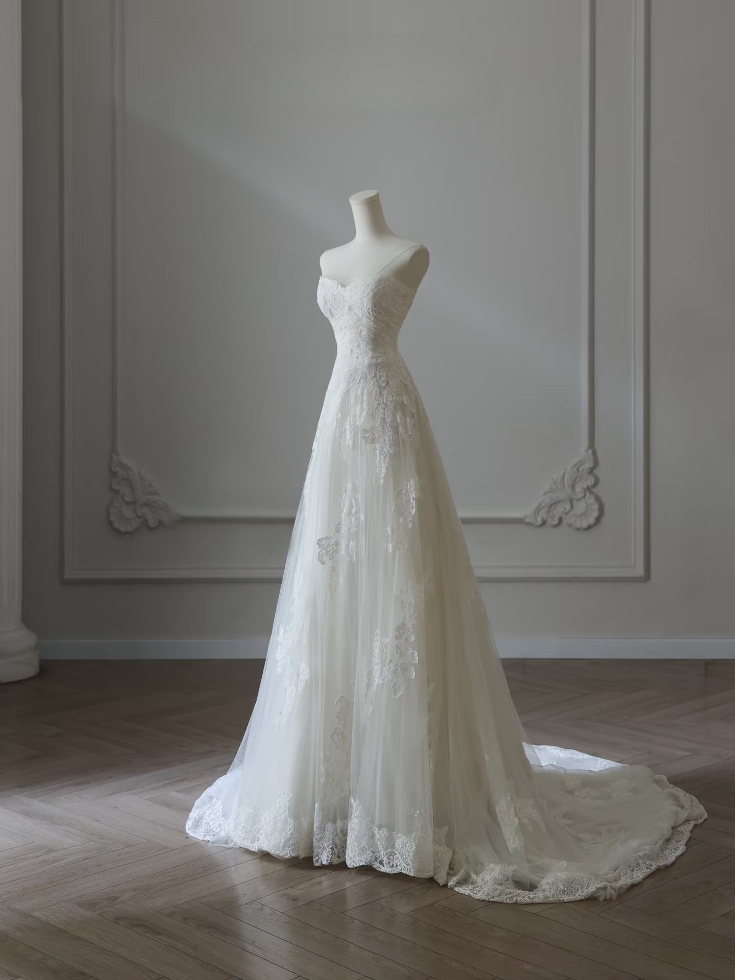 Timeless A Line Sweetheart Lace Tulle White Wedding Dresses Brides Dress