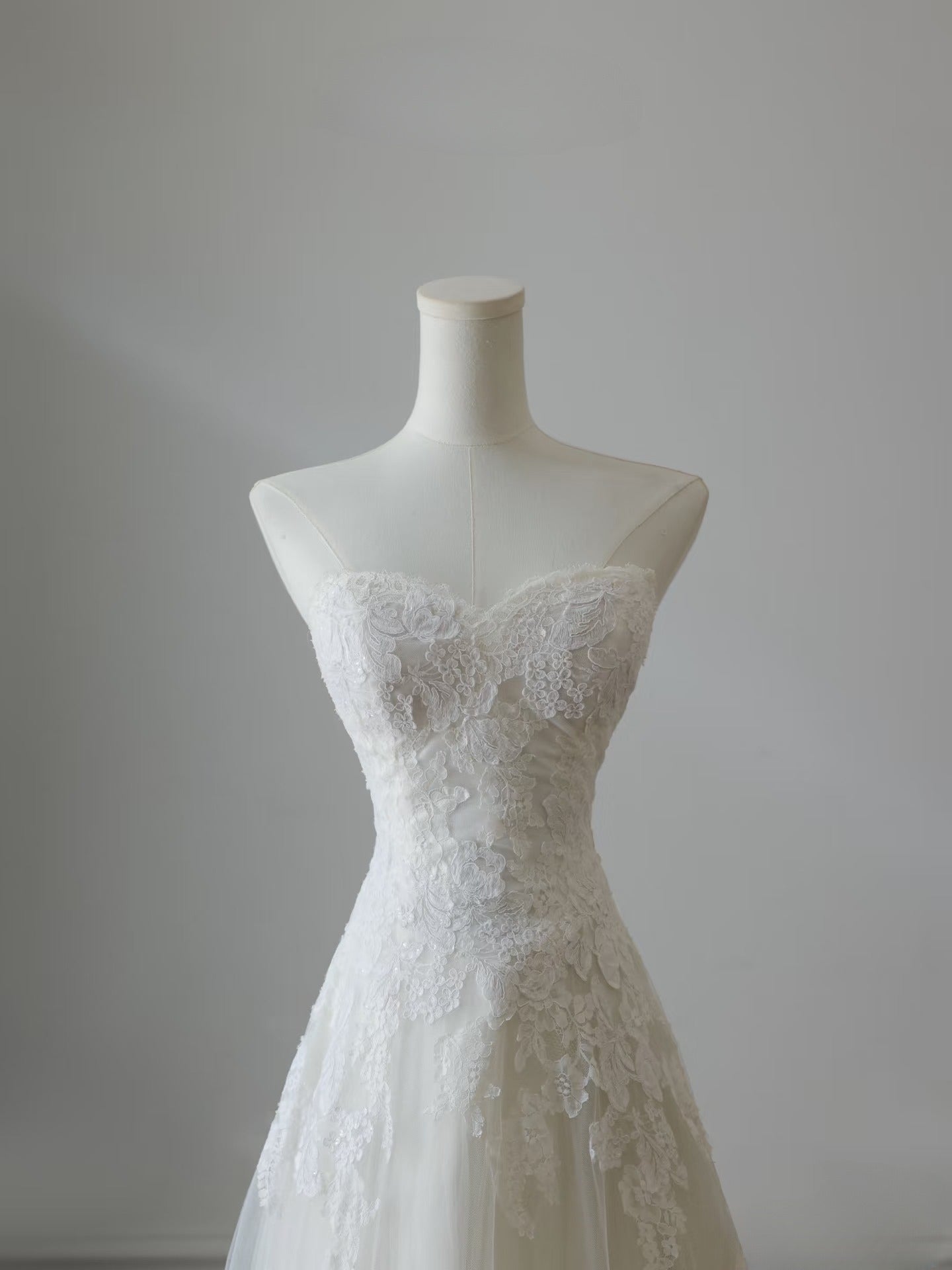 Timeless A Line Sweetheart Lace Tulle White Wedding Dresses Brides Dress