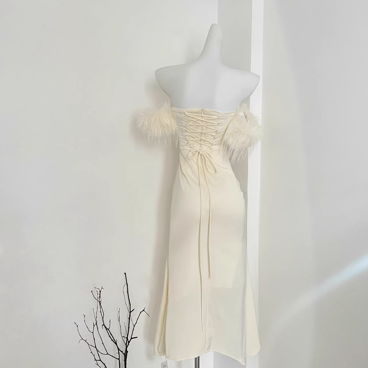 Sheath Strapless Sleeveless Ivory Feather Dress Slit Holiday Dresses