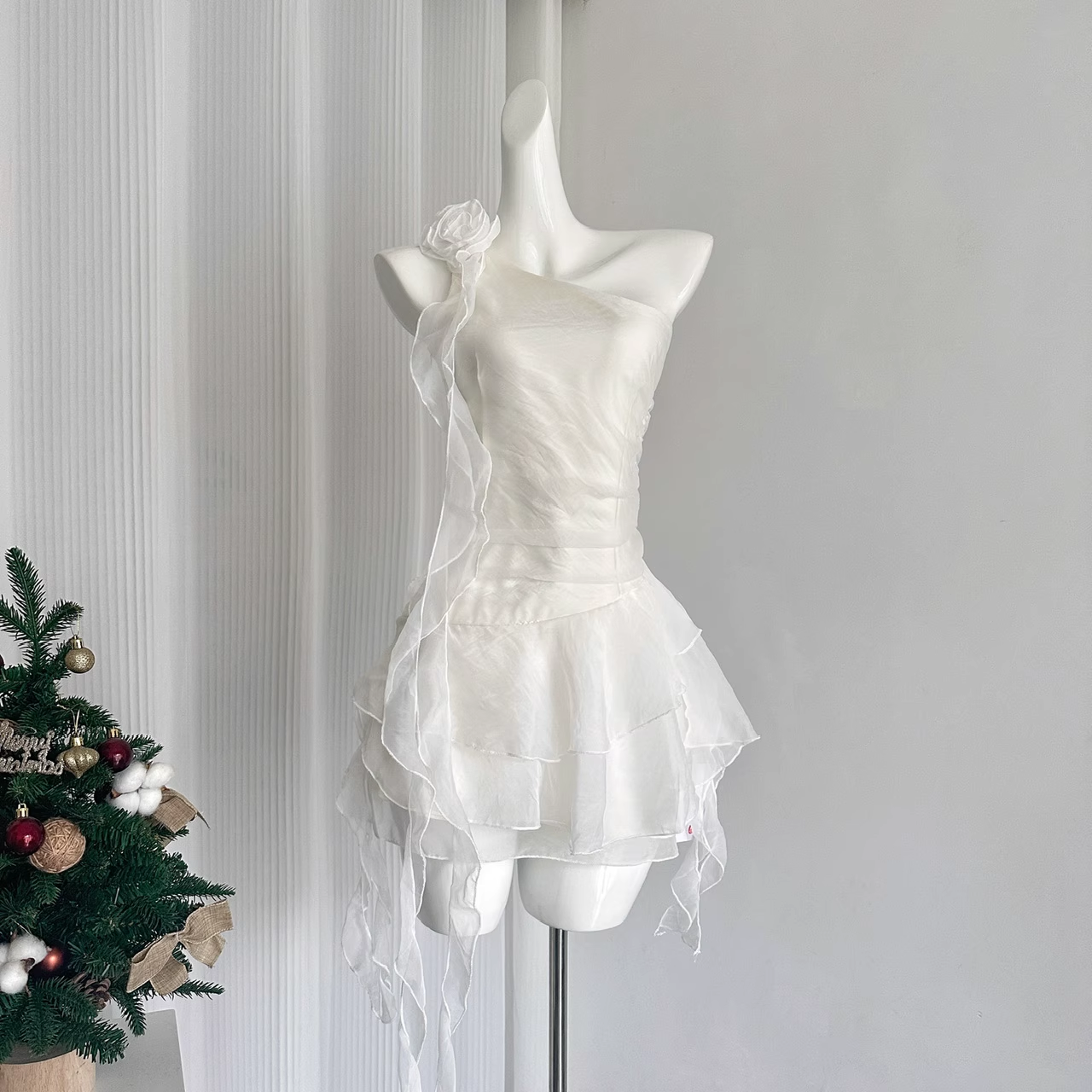 Cute Sheath One Shoulder White Holiday Dresses Short Ruffles Birthday Outfits