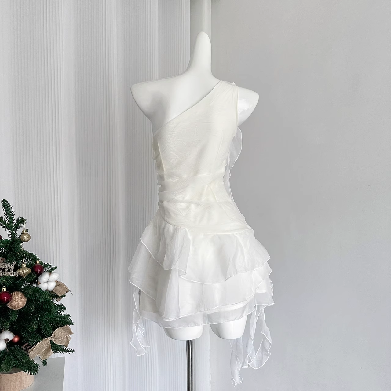 Cute Sheath One Shoulder White Holiday Dresses Short Ruffles Birthday Outfits