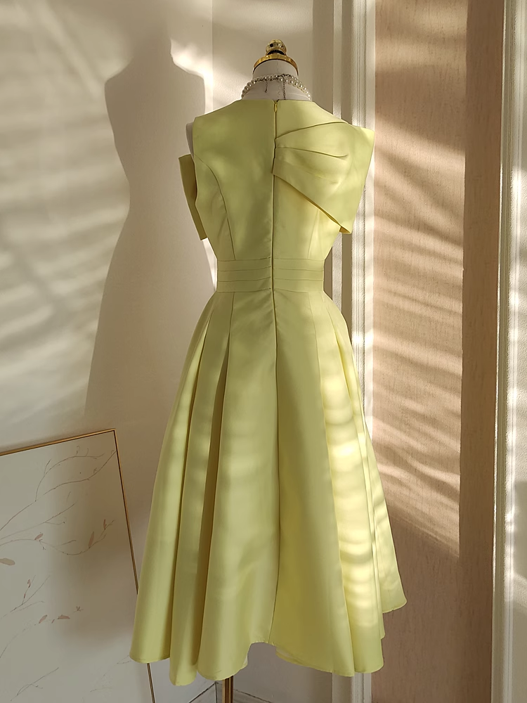 Sexy A line V neckline Satin Knee Length Homecoming Dresses Yellow Birthday Outfits