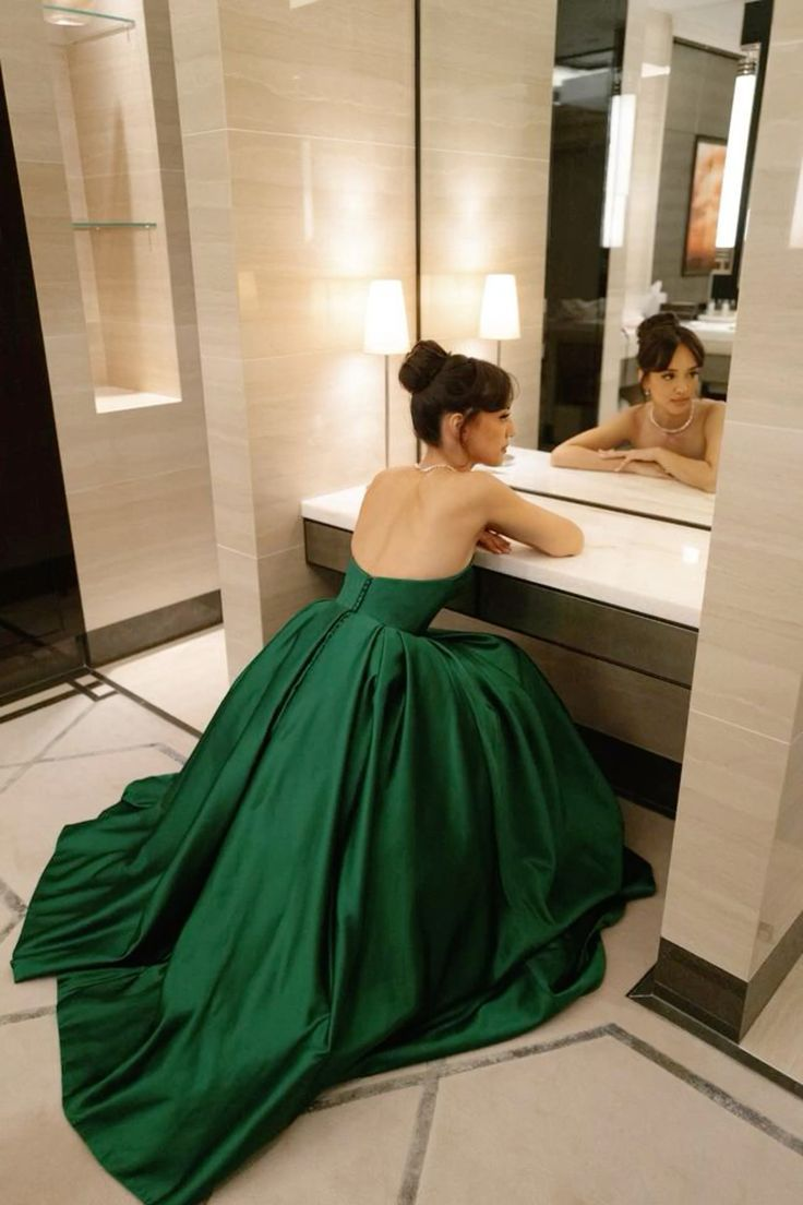 Elegant Strapless Green A Line Satin Party Evening Dress