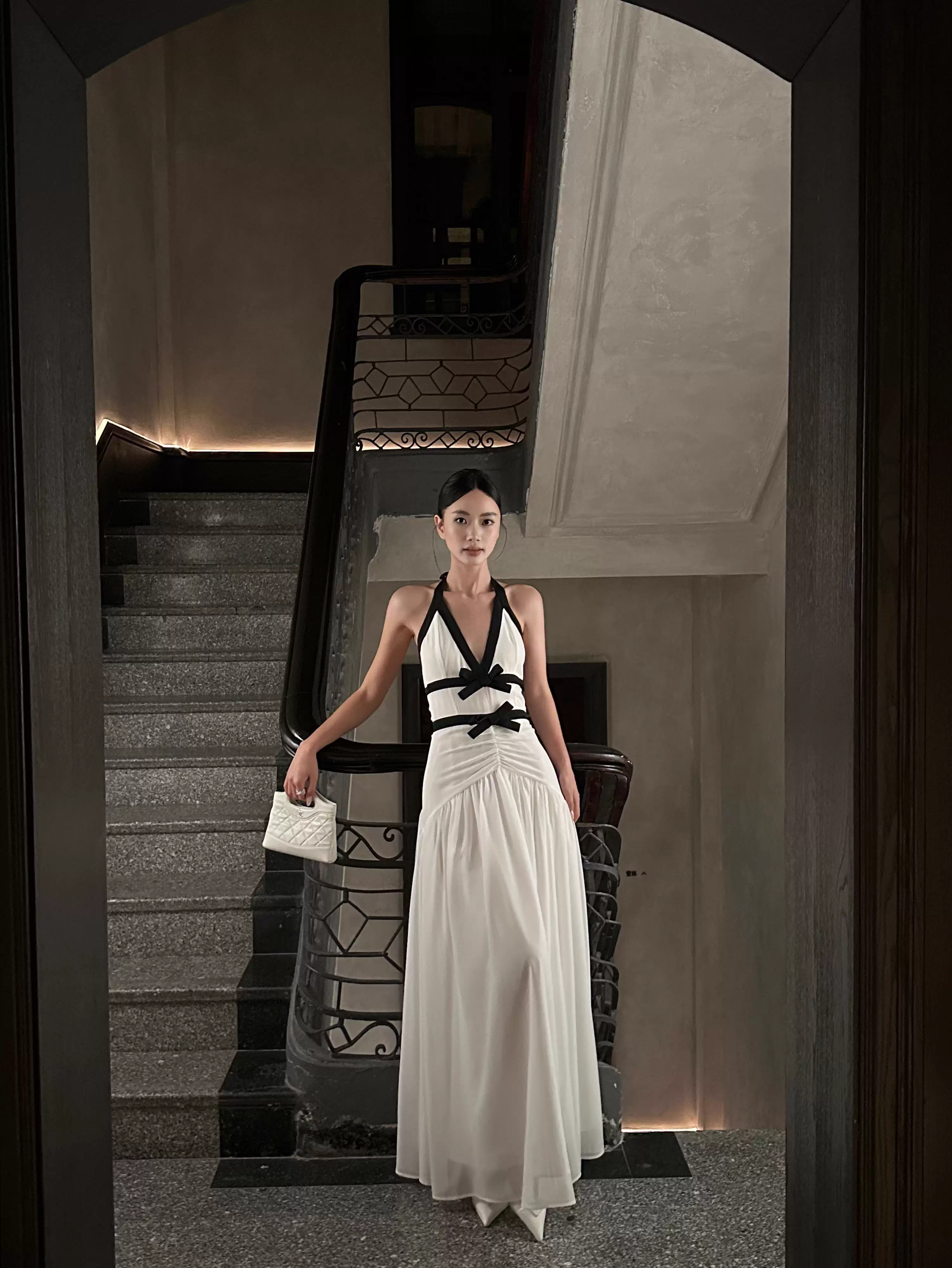 Sexy Halter V Neck Off White Chiffon Mermaid Long Wedding Guest Dress Backless Evening Dress With Bow