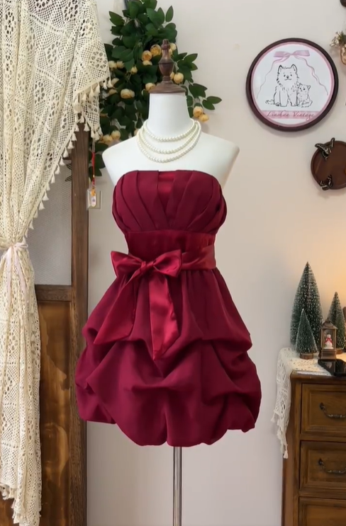 Vintage Burgundy Satin Pleated A Line Cocktail Dress Strapless Grade Homecoming Dress Birthday Outfits