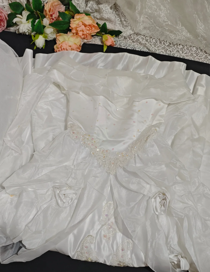Vintage White Ball Gown Off The Shoulder Satin Pleated Appliques Beaded Birthday Quinceanera Dress