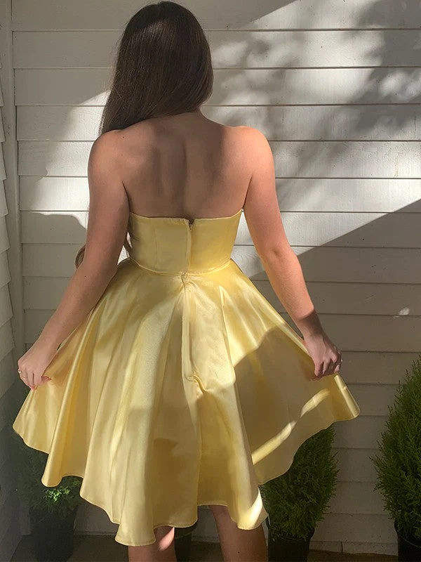 A-Line/Princess Strapless Satin Sleeveless Short Homecoming Dresses