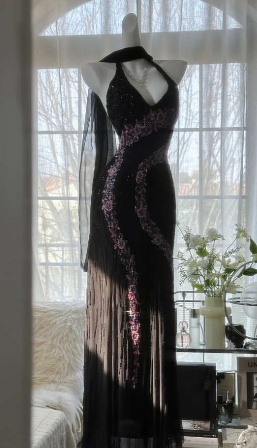 Charming Halter V Neck Black Chiffon Sequin Beaded Mermaid Long Evening Dress Formal Birthday Party Dress