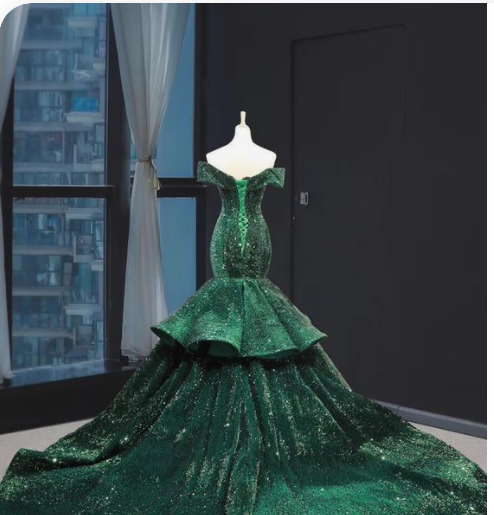 Green Mermaid Sequins Off the Shoulder Luxury Prom Dress With Train
