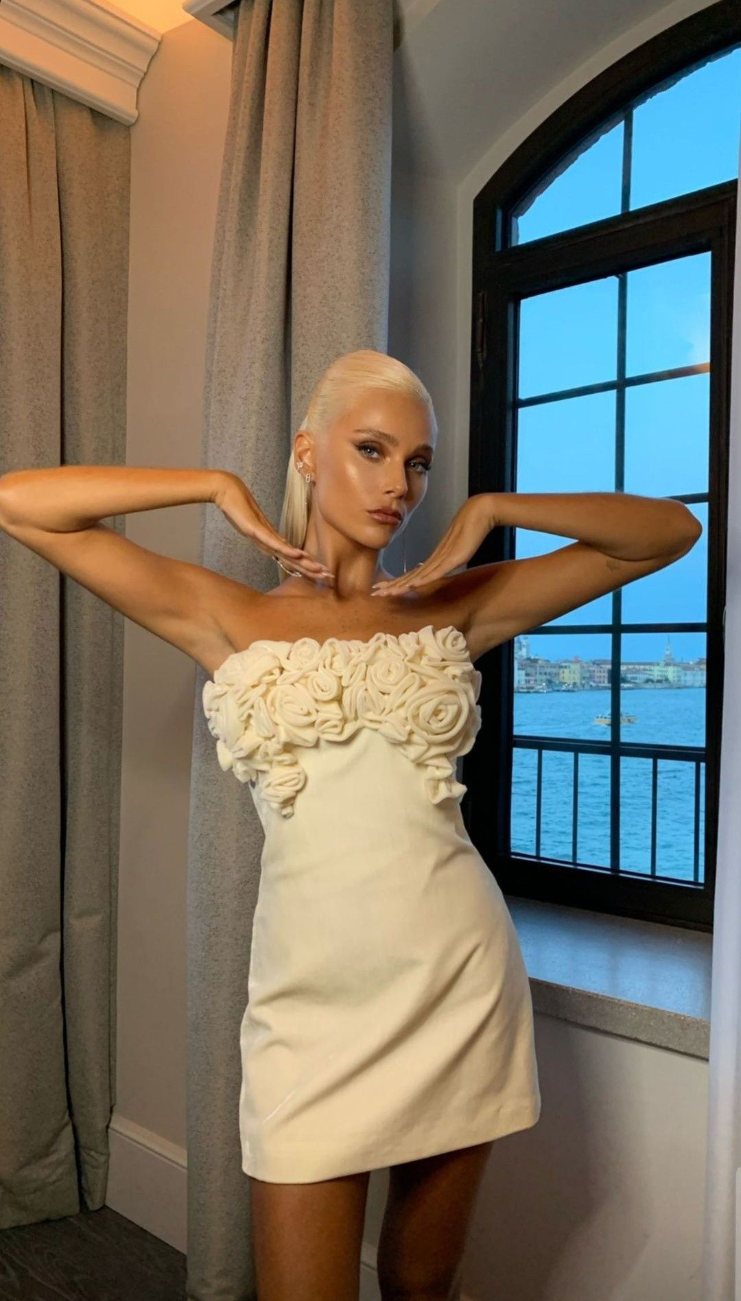 Classy Strapless Rose Flowers Sheath Short Birthday Outfits White Formal 8th Grade Homecoming Dress