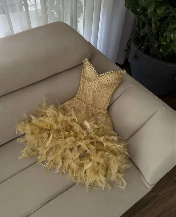 Gorgeous Sweetheart Strapless Sequin Feathers Yellow Cocktail Dress A-Line Short Party Dress
