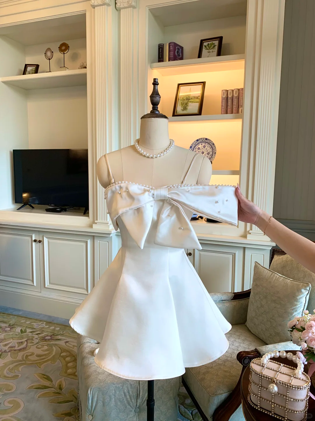 Elegant Bow Satin Beaded A Line Short Birthday Party Dress White Homecoming Dress