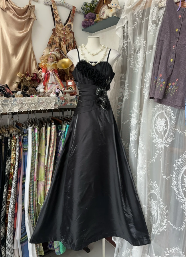 Fashion Black Sapghetti Straps Satin Pleated Beaded Long Birthday Party Dress Formal Evening Dress