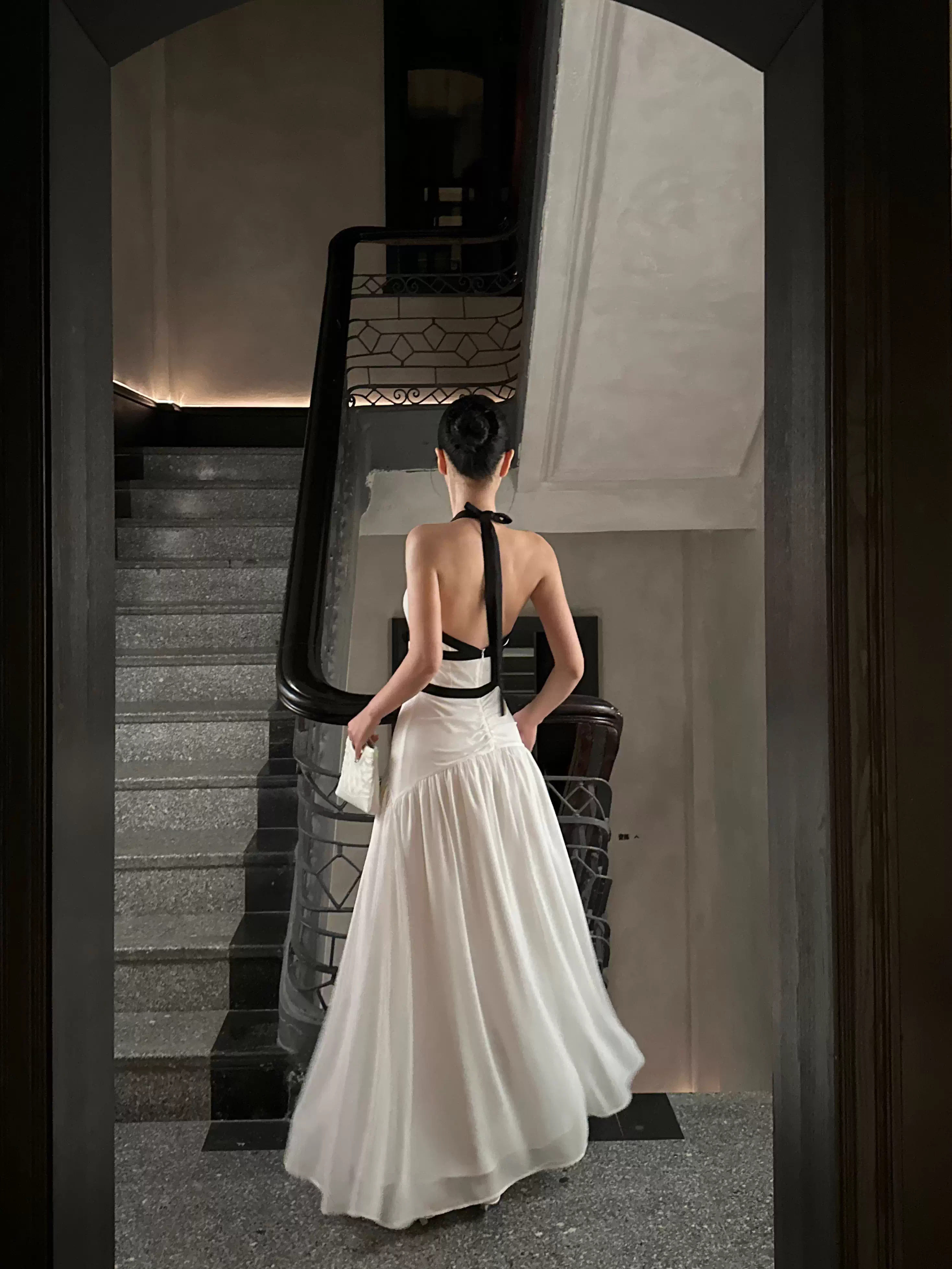 Sexy Halter V Neck Off White Chiffon Mermaid Long Wedding Guest Dress Backless Evening Dress With Bow